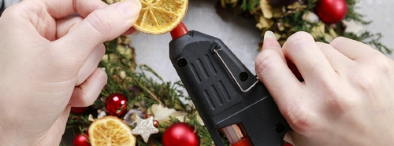 Adventi koszorú állványon, vagy felfüggesztve? Miért ne!