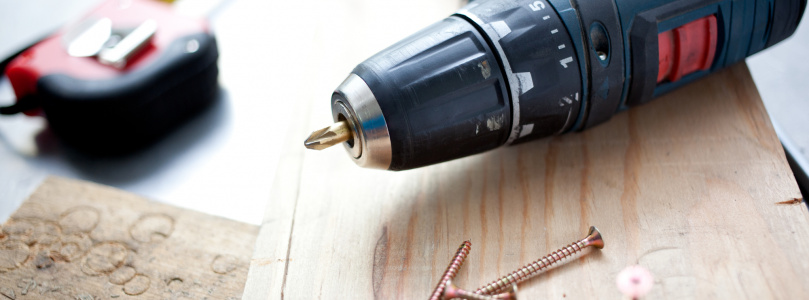 Készítsünk polcot 44 csavar árából!