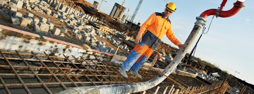 Zsaluzni, betonozni és szigetelni egyidőben? Lehetséges?