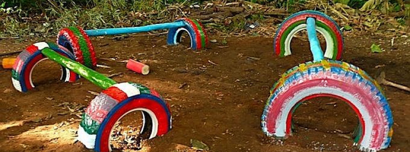 Így alakítsunk ki játszóteret a kertben újrahasznosított anyagokból